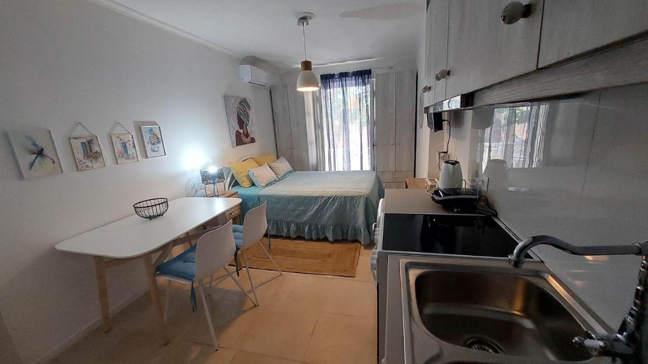 Nias Studio Apartment Perama  Exterior foto