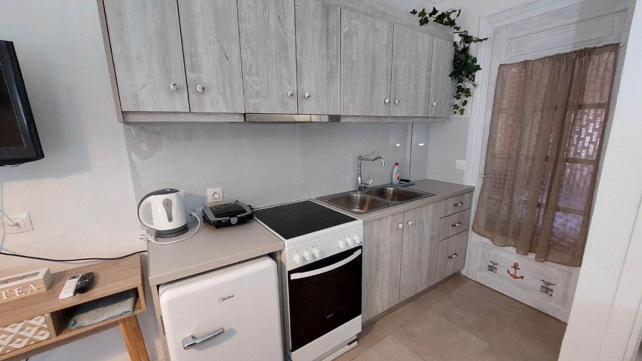 Nias Studio Apartment Perama  Exterior foto